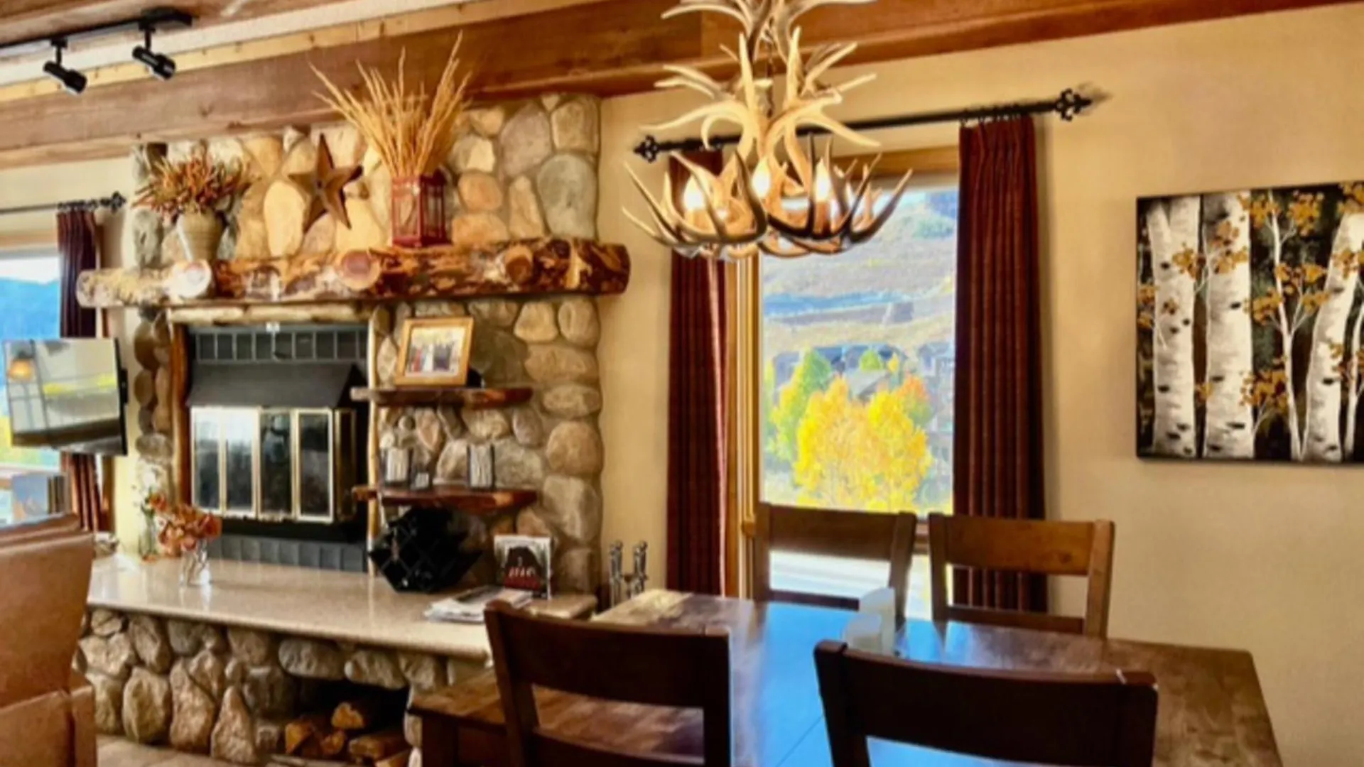 Majestic Mountain Nook Apartment