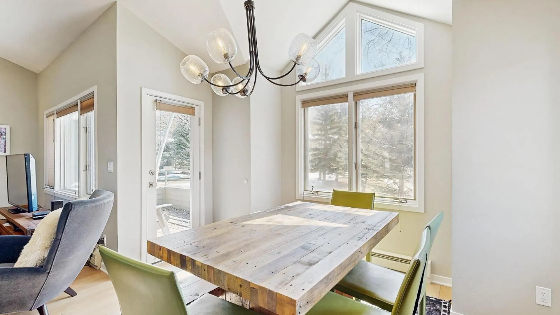 Mountain Jewel Apartment
