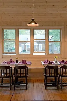 Elk Mountain Lodge *