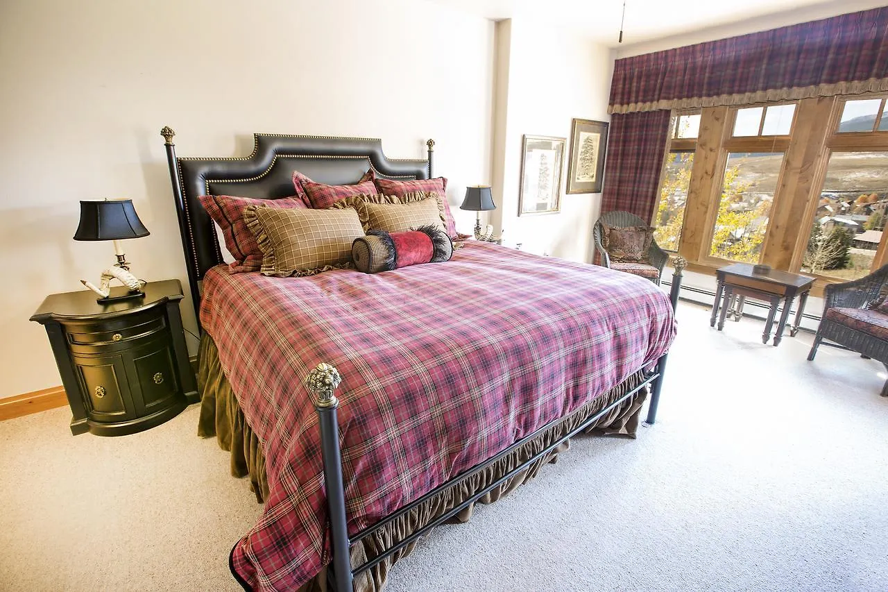 Westwall Lodge *
