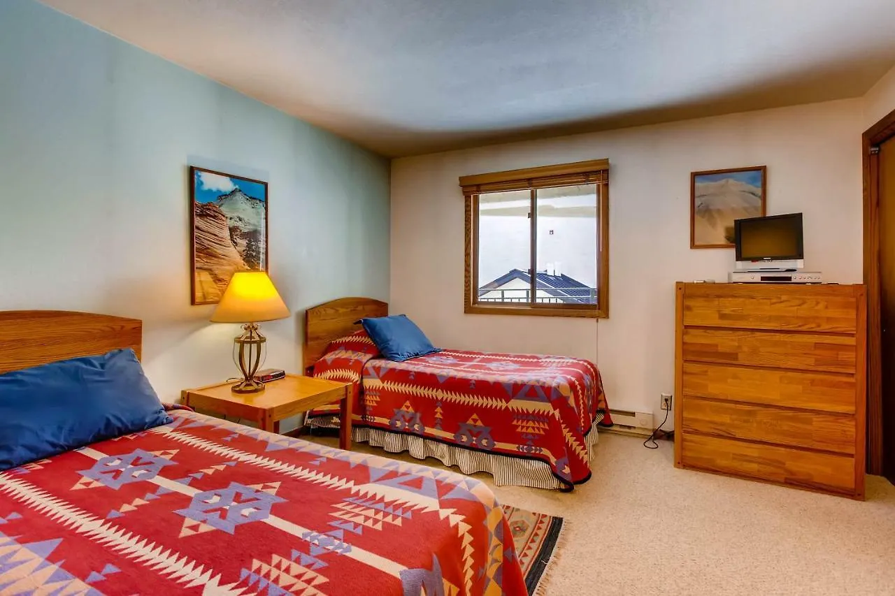 Large 2 Bedroom With Open Floorplan Apartment