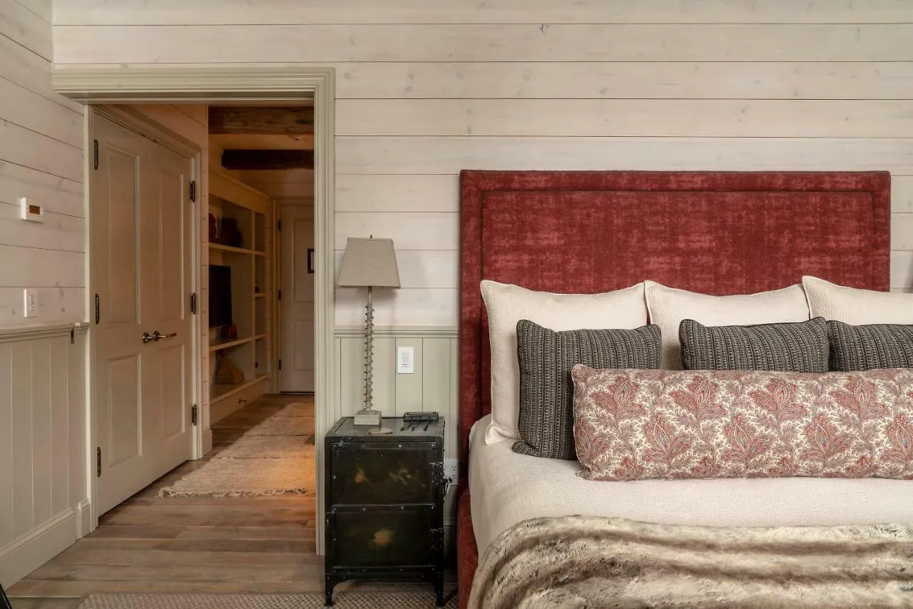 Eleven Scarp Ridge Resort
