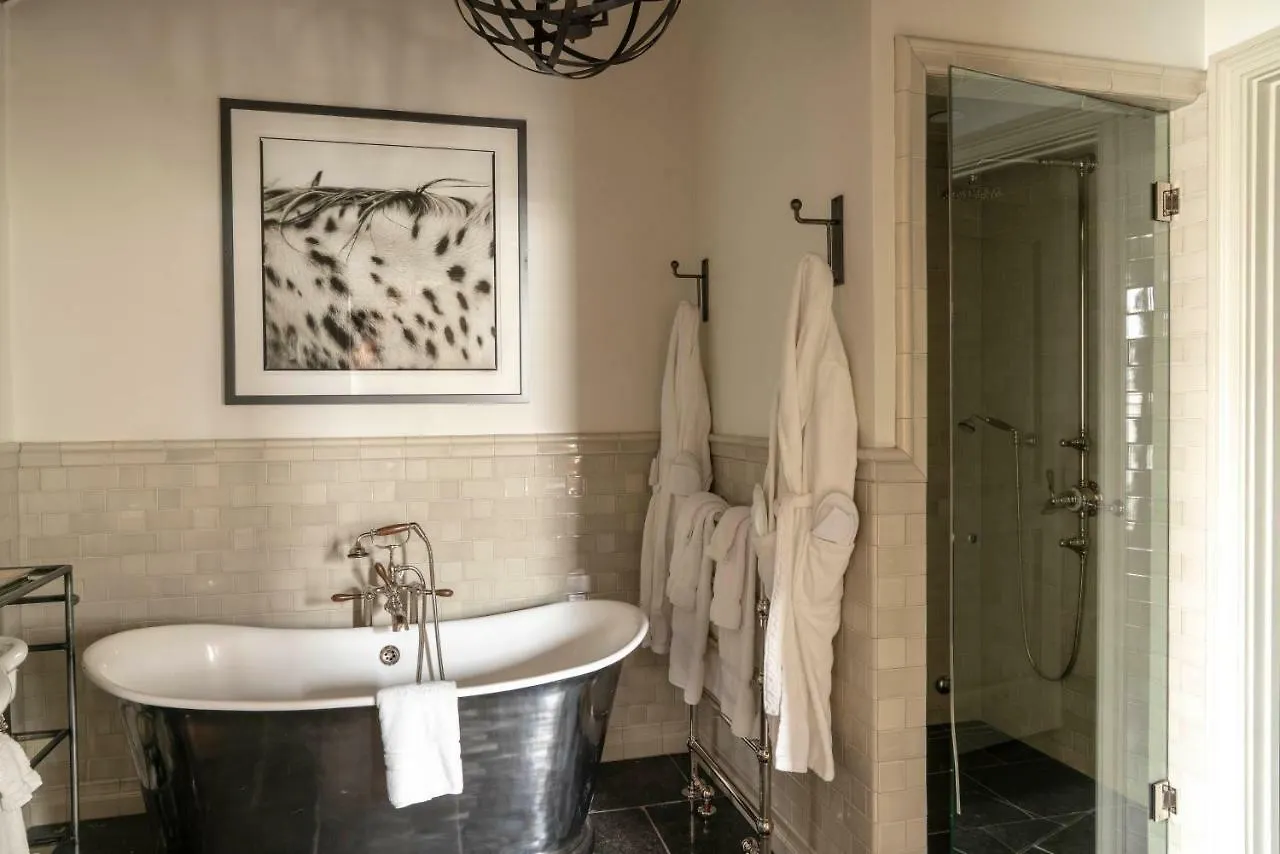 Eleven Scarp Ridge Resort