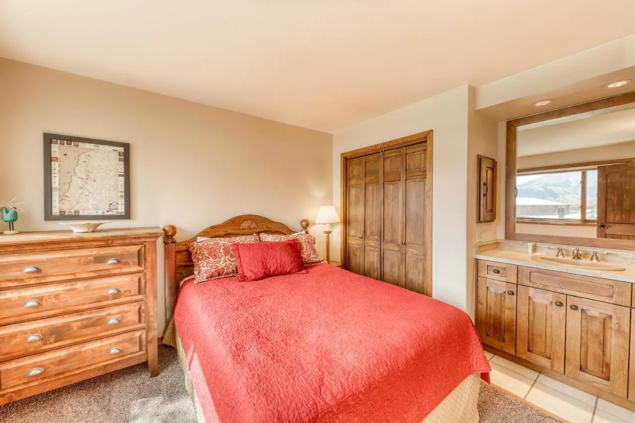 Beautiful Mountain View Apartment