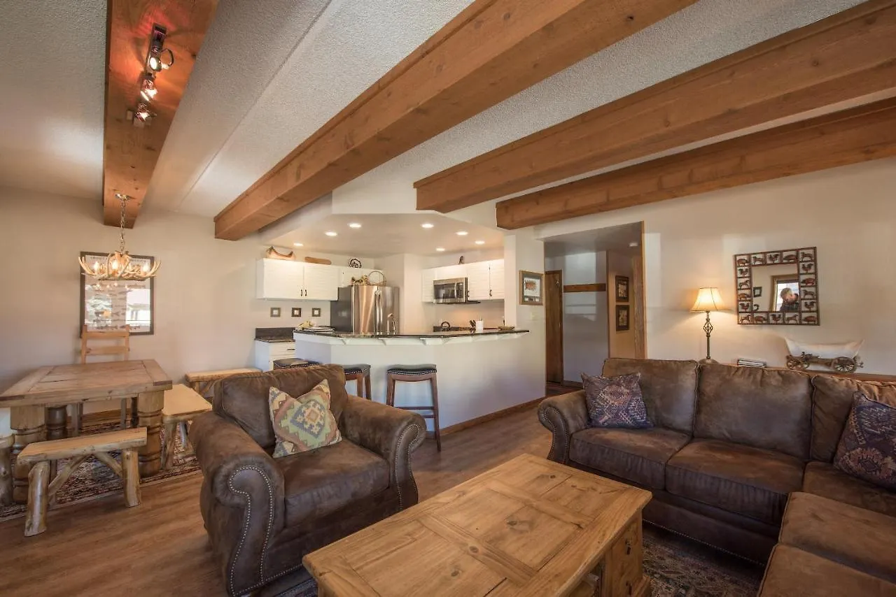 Rustic-contemporary 3br With Great Views Apartment