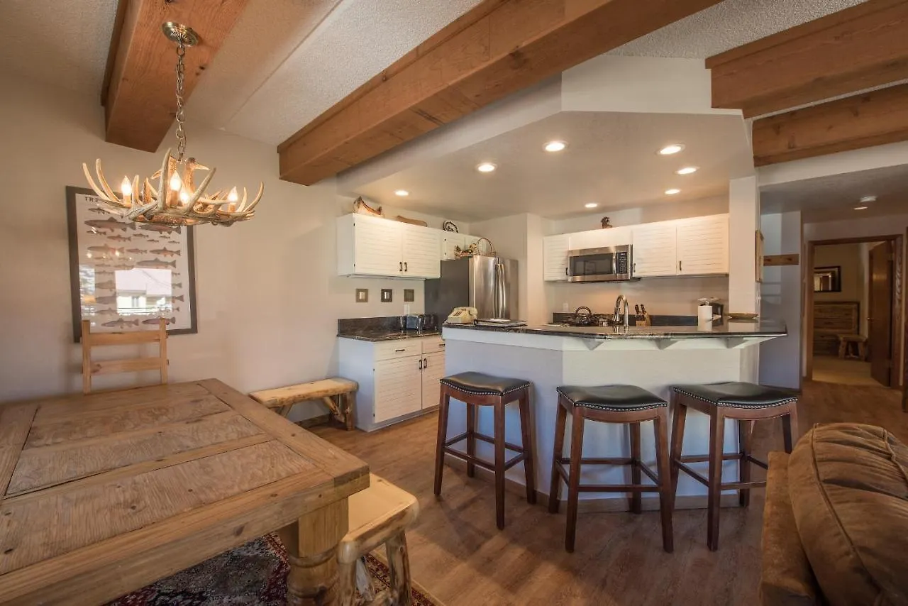 Apartment Rustic-contemporary 3br With Great Views