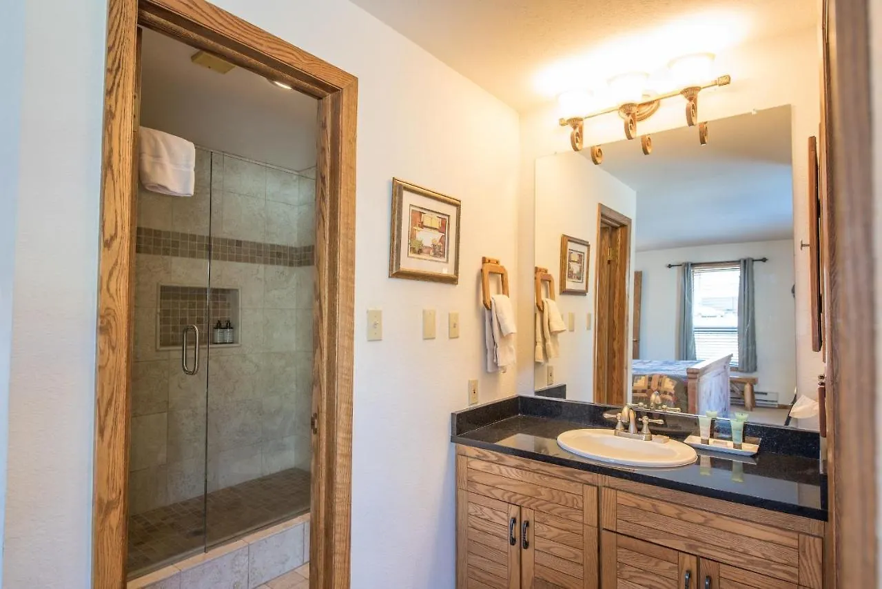 Rustic-contemporary 3br With Great Views