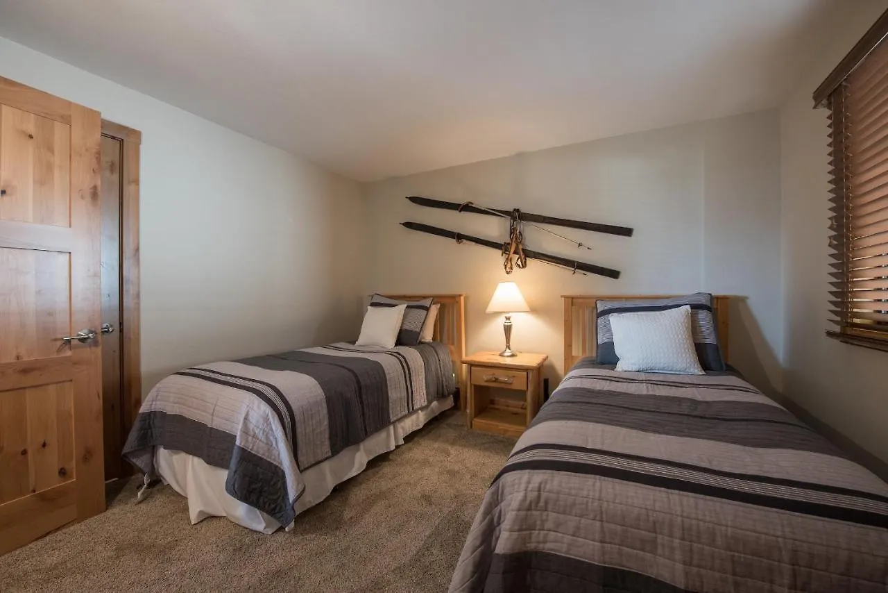 Vintage Styled Plaza Apts Crested Butte