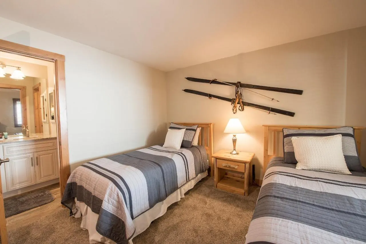 Vintage Styled Plaza Apts Apartment *
