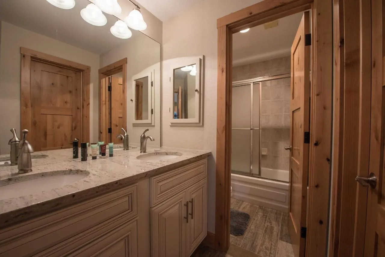 Vintage Styled Plaza Apts Apartment