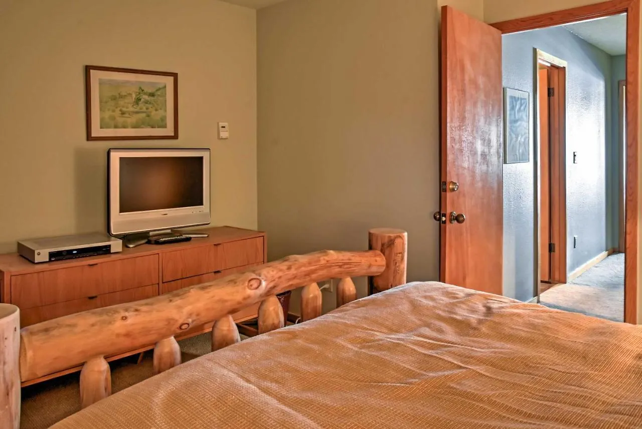Holiday home Eagles Nest Townhome With Mtn Views *