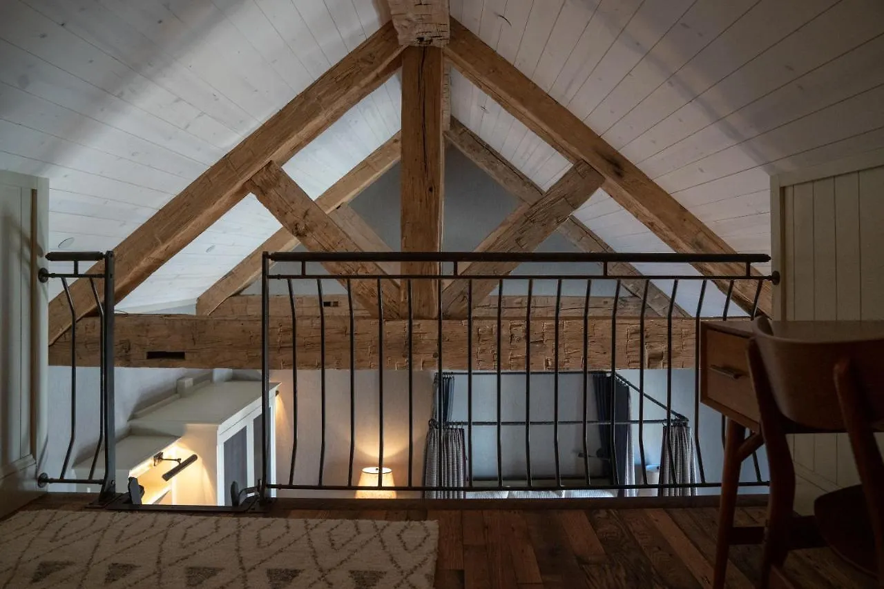 Public House Lofts Hotel