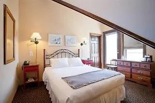 Elk Mountain Lodge *