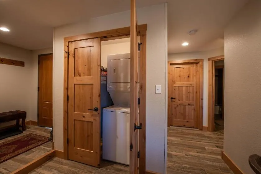 Mountain-contemporary 2 Bedroom Apartment Crested Butte