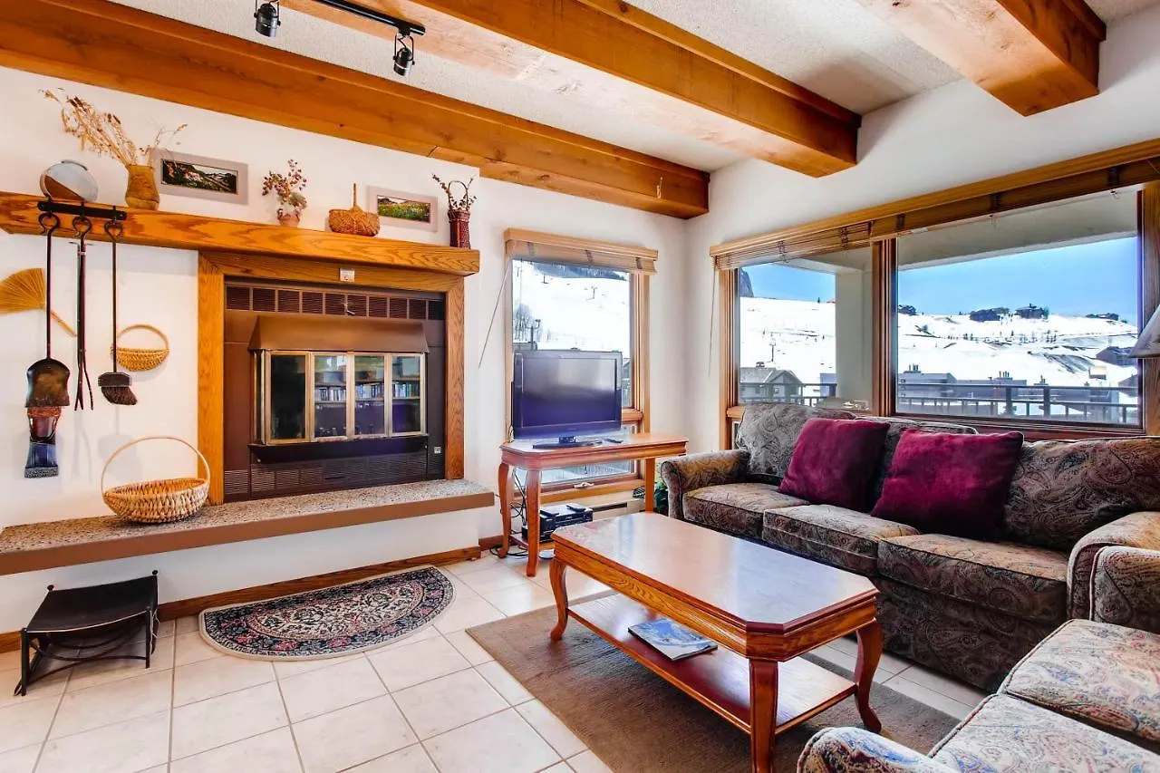 Apartment View Of Mt, And Lifts 2 Bedroom *
