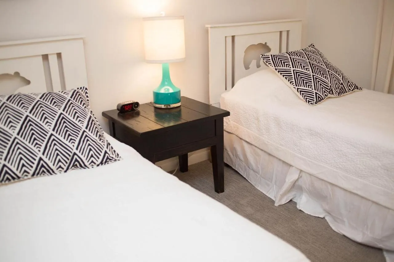 Mountain-modern 3 Bedroom Apartment