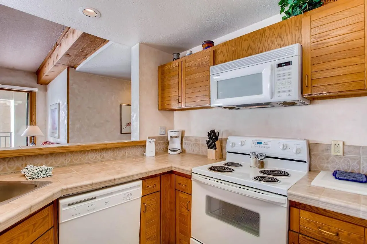 2 Bedroom With Views Of Wood Creek & Mountains Apartment