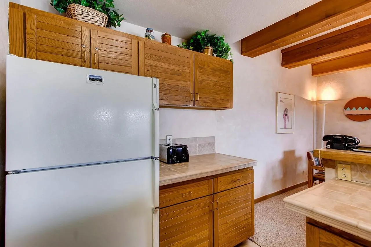 2 Bedroom With Views Of Wood Creek & Mountains Apartment *