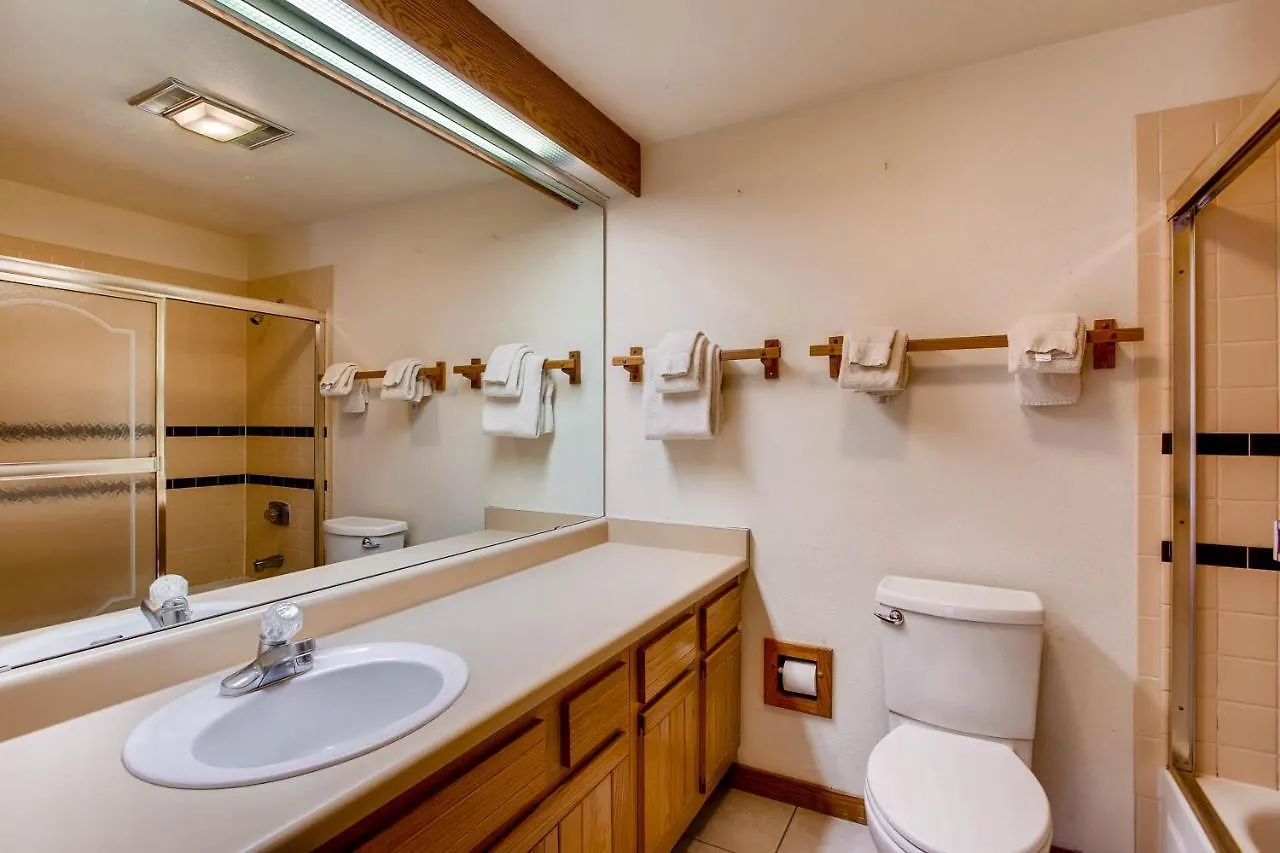 Apartment 1 Bedroom With Amazing Views Of Mountain Range & Wood Creek *