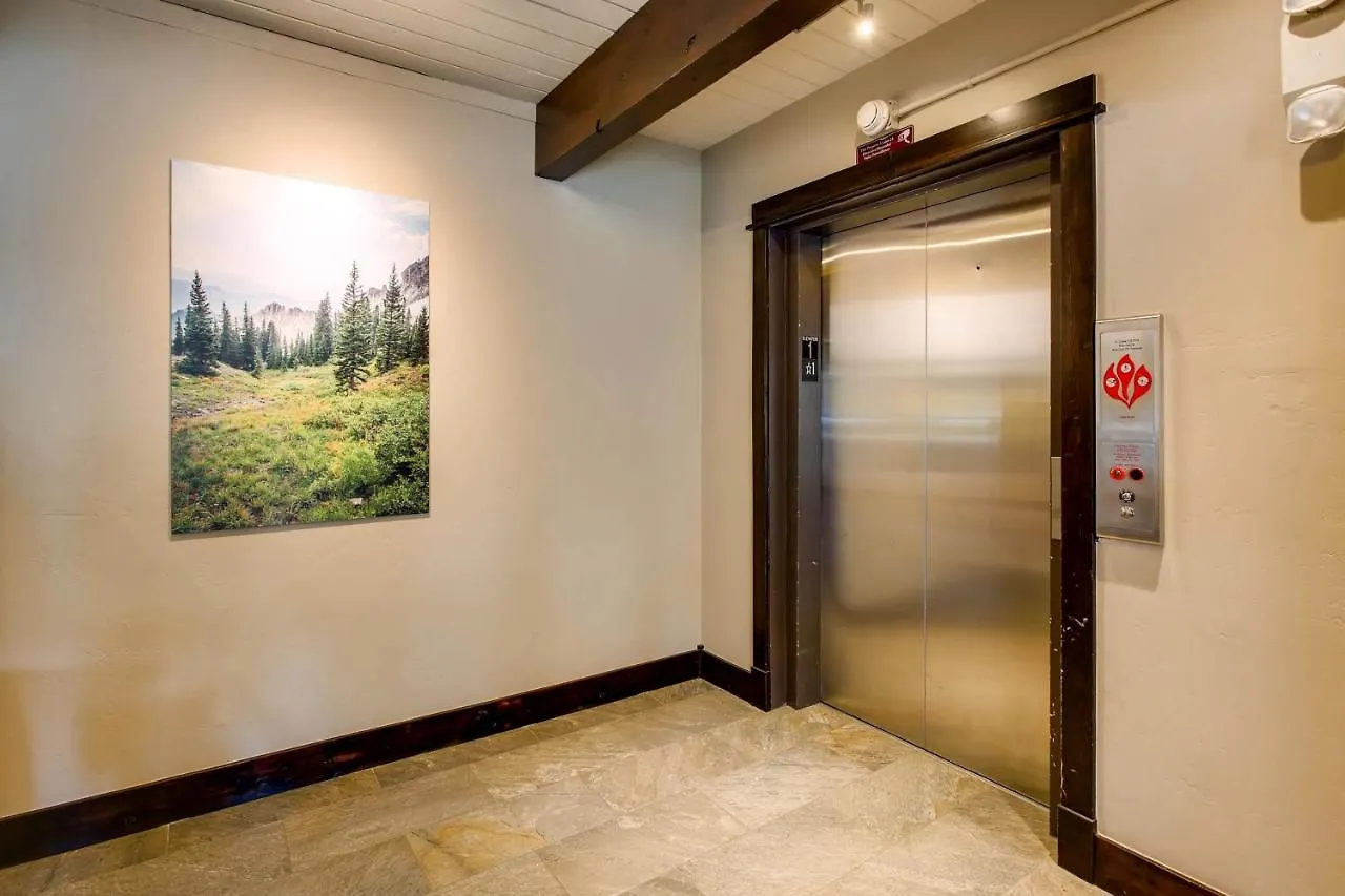 1 Bedroom With Amazing Views Of Mountain Range & Wood Creek