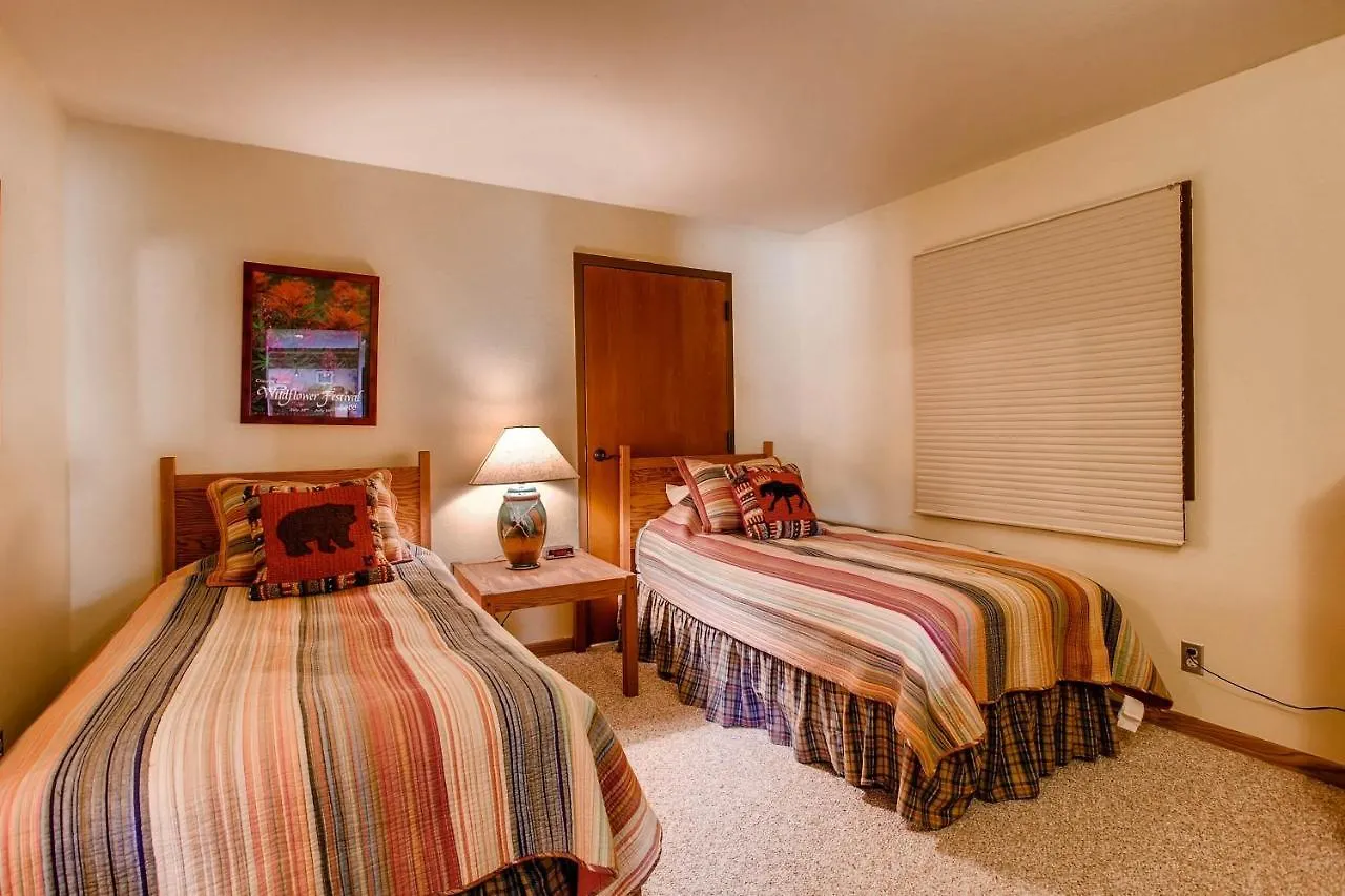 2 Bedroom With Views Of Wood Creek & Mountains