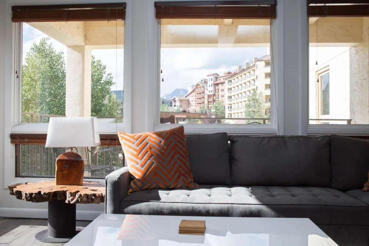 Mountain-modern 3 Bedroom Apartment *