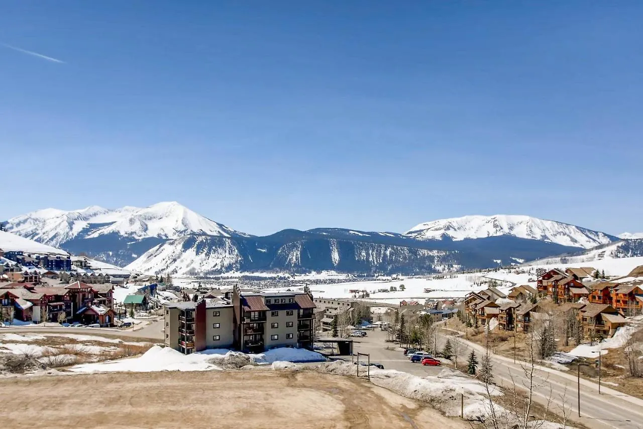2 Br With Open Floor Plan&updated Kitchen Apartment
