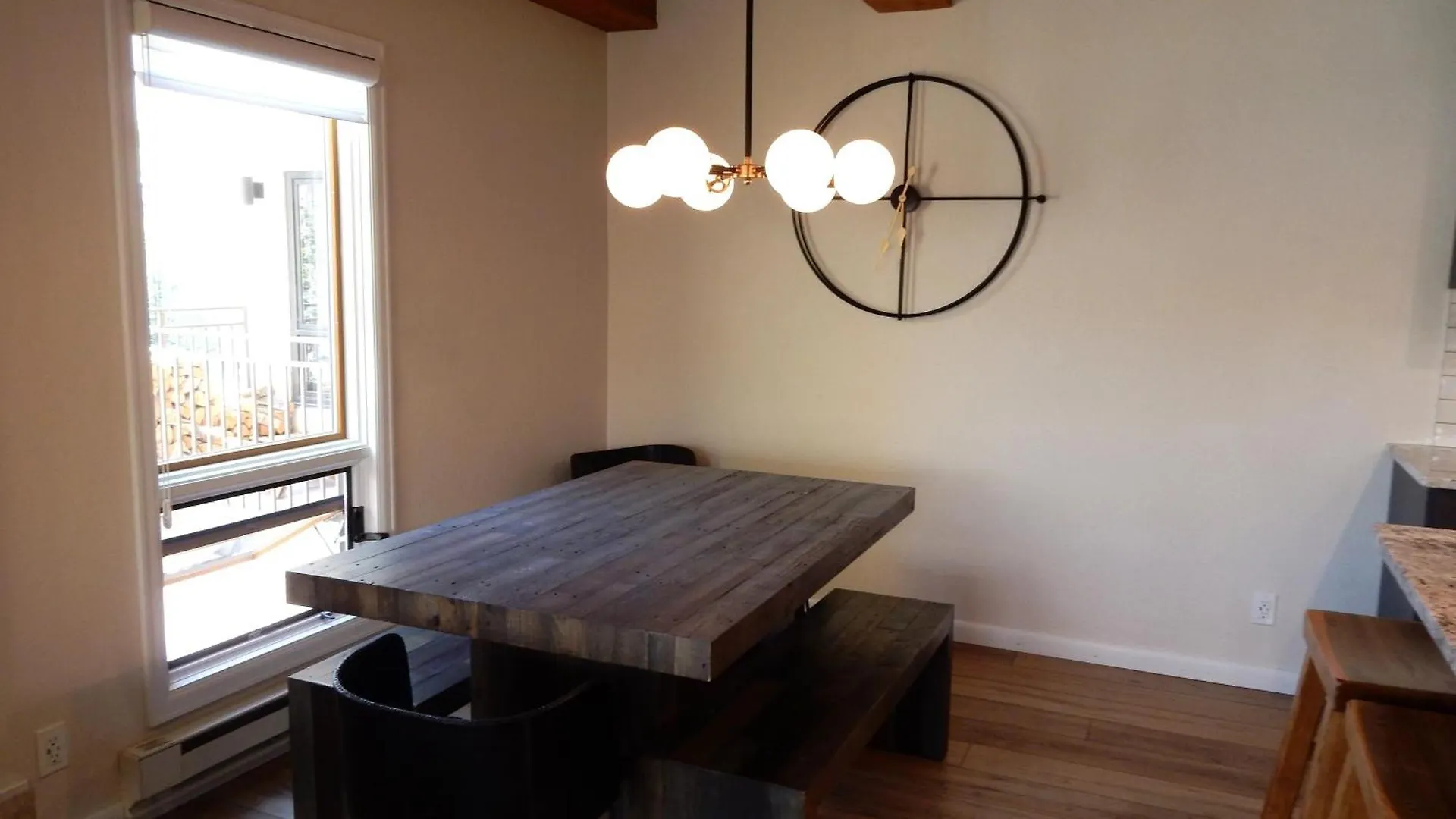 2 Bedroom With Huge, Sectional Couch