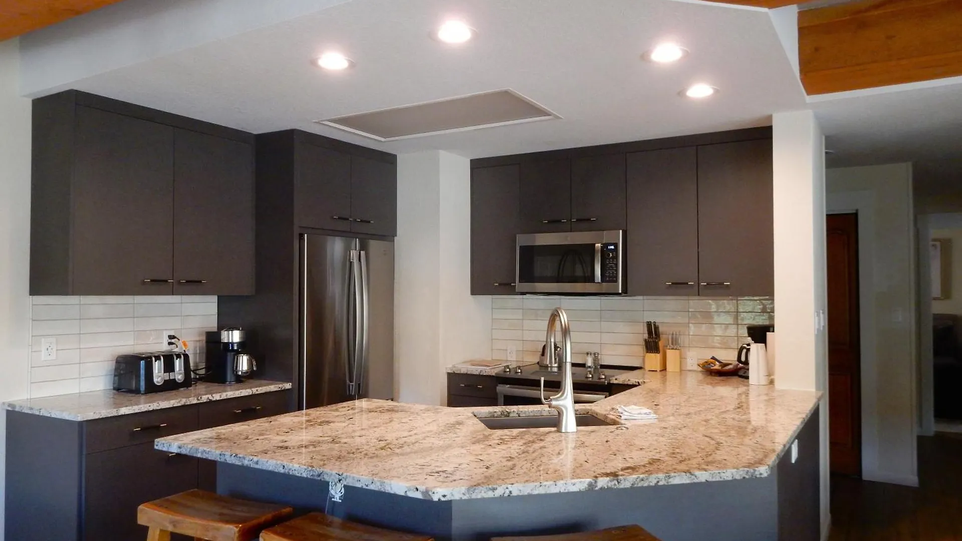 Appartamento 2 Bedroom With Huge, Sectional Couch *