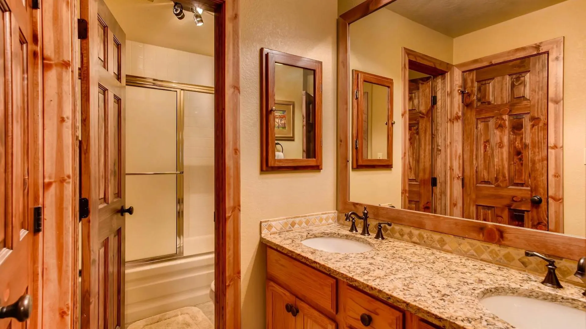Apartment Recently Remodeled 2 Bedroom *